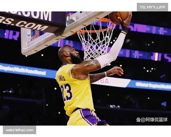 詹姆斯降低球权专注防守，老将调整反映NBA攻防需求变化